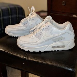 Youth 6 White Nile Air Max